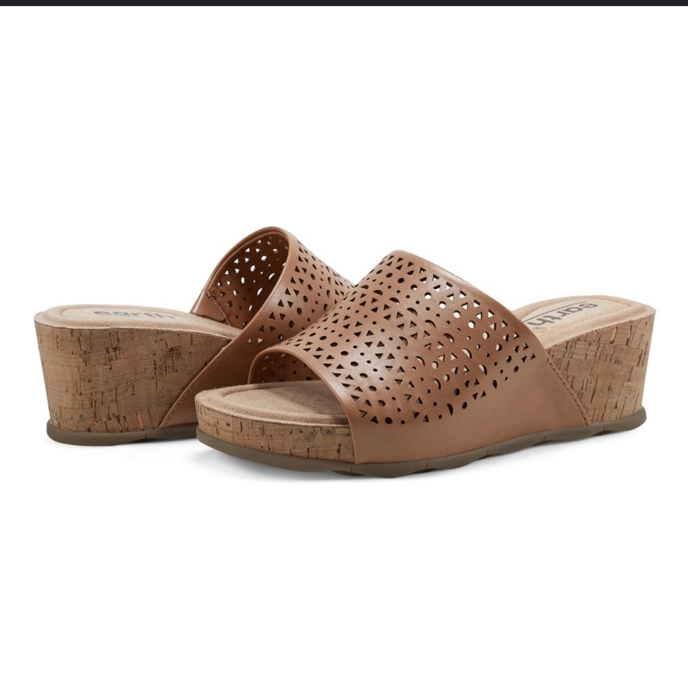 Earth Wendy Laser Cut Platform Sandals Size 9 EUC